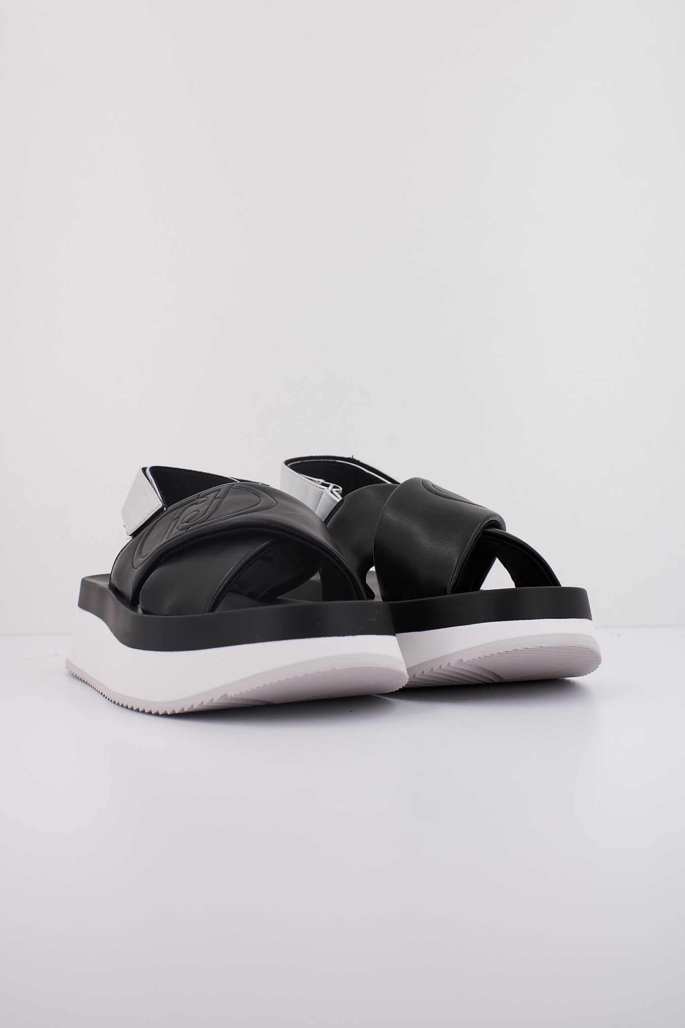 LIU-JO DREAMY SANDAL  en color BLKSLV  (2)