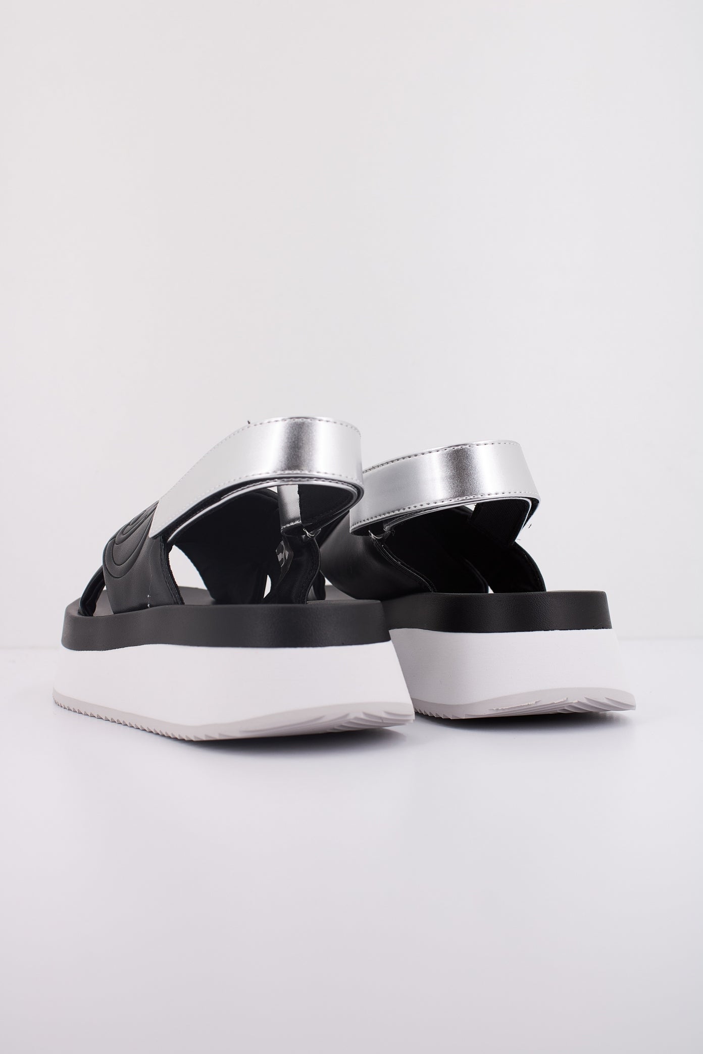 LIU-JO DREAMY SANDAL  en color BLKSLV  (4)