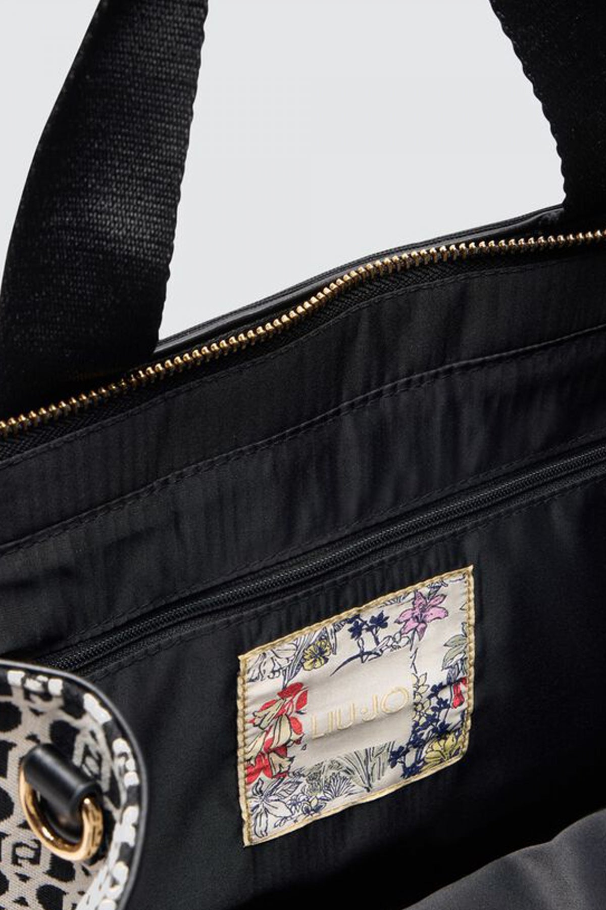 LIU-JO TOTE MONOGRAM JACQUA en color R  (4)