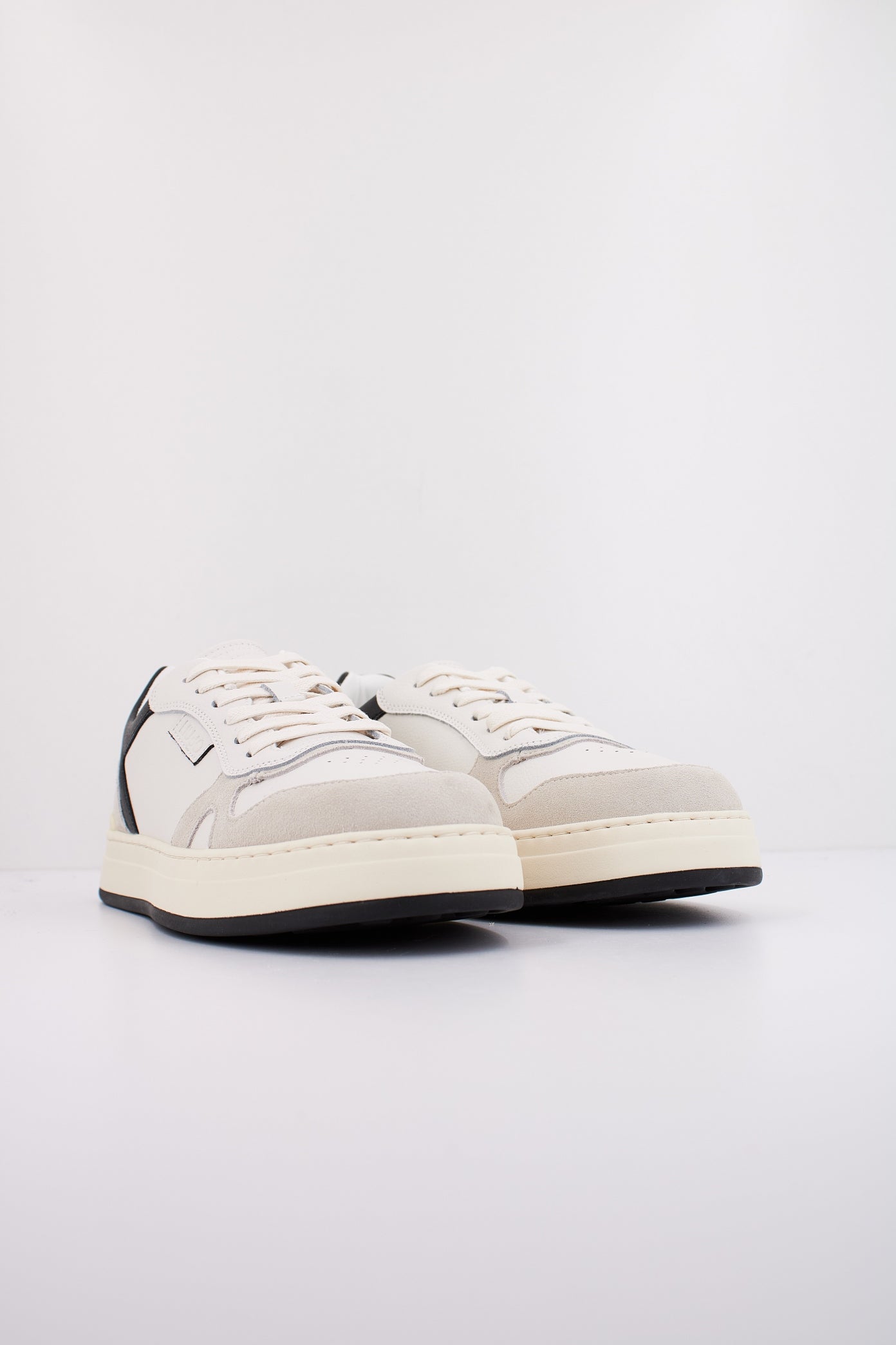 LIU-JO SUDE LEATH en color WHITE  (2)