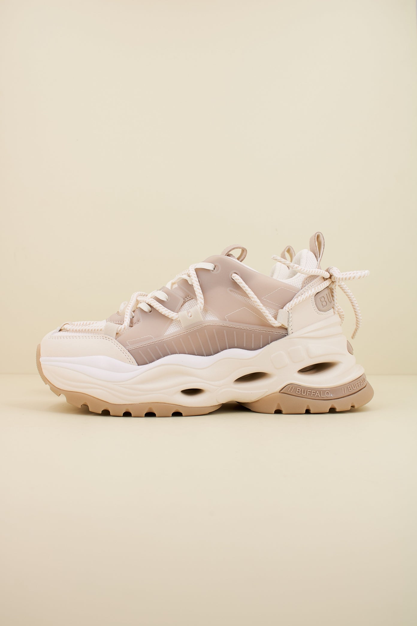 BUFFALO TRIPLET LACE en color CREAM  (1)