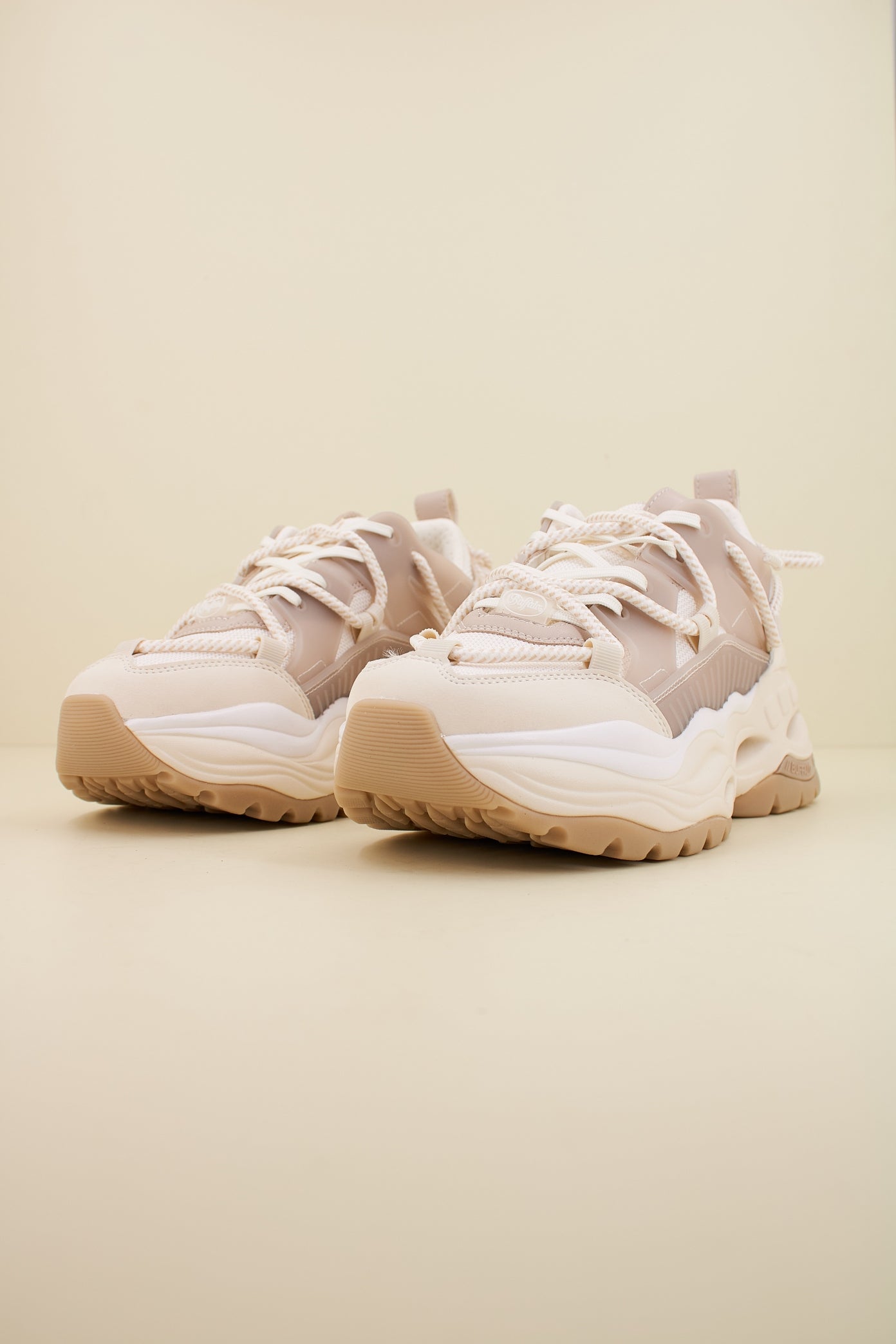 BUFFALO TRIPLET LACE en color CREAM  (2)