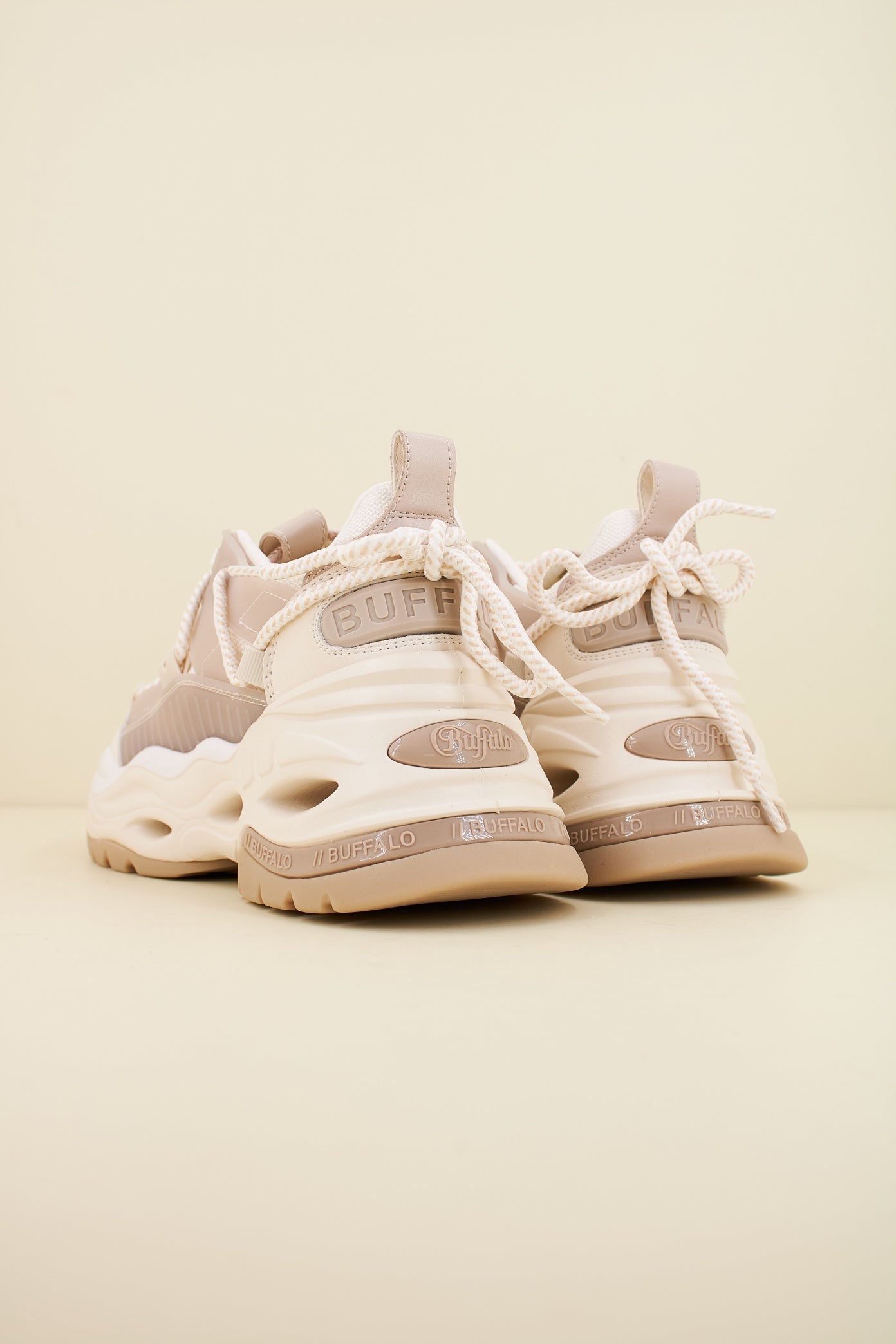 BUFFALO TRIPLET LACE en color CREAM  (3)