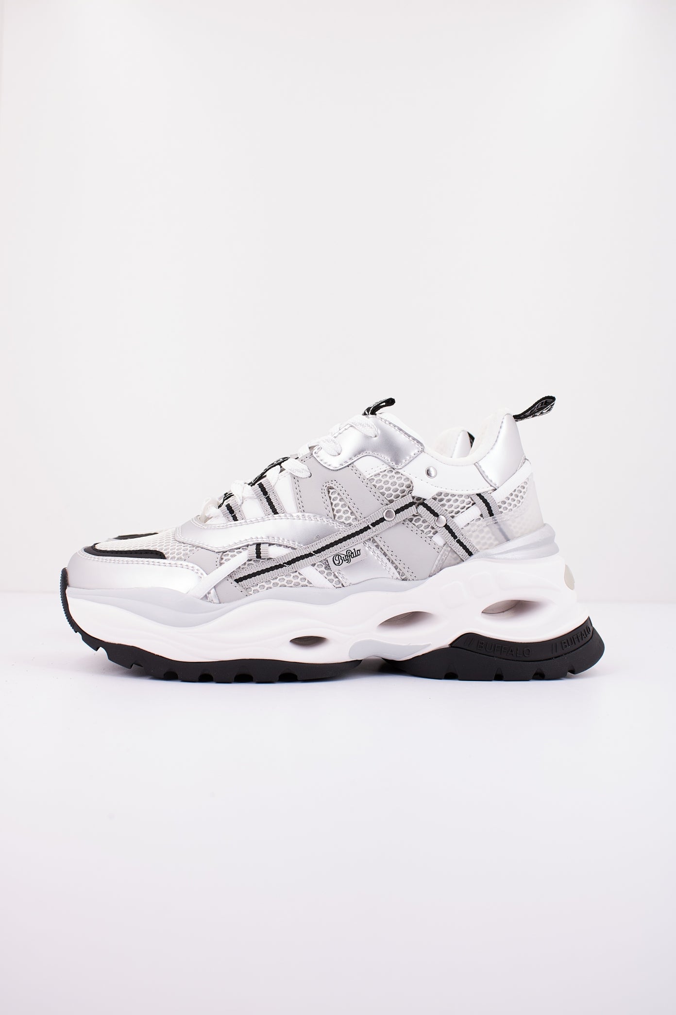 BUFFALO TRIPLET HOLLOW en color WHTBLCK  (1)