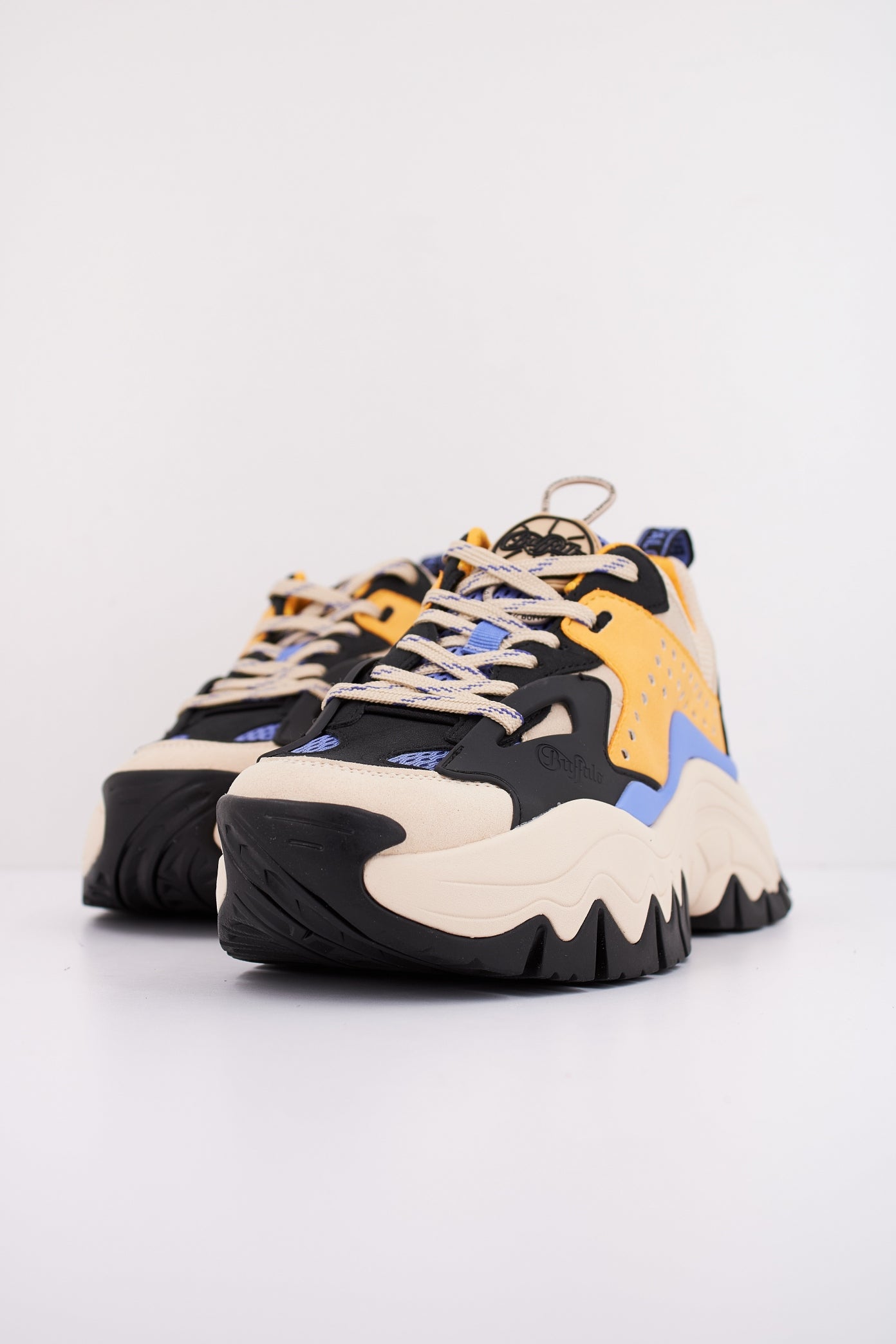 BUFFALO TRAIL ONE en color BLCKCRM  (2)
