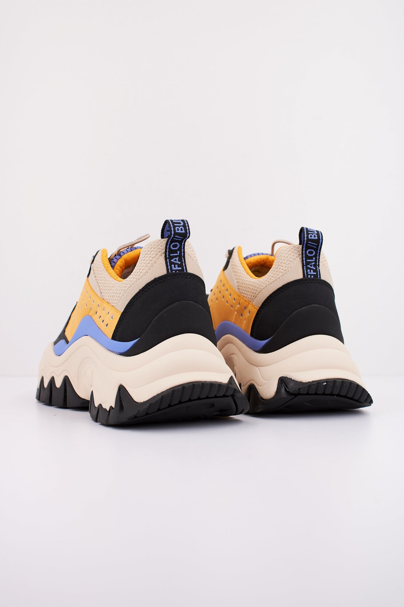 BUFFALO TRAIL ONE en color BLCKCRM  (4)