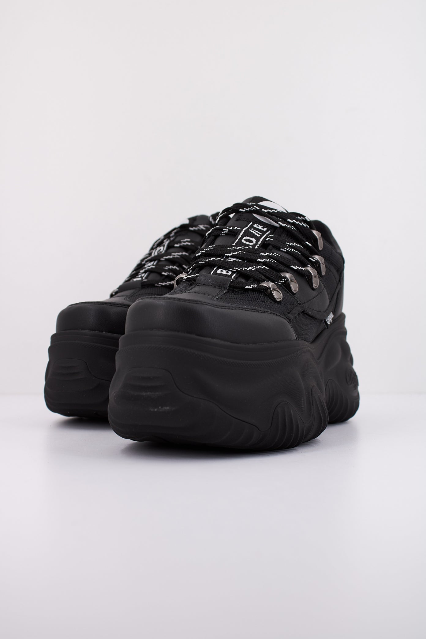 BUFFALO BLADER HIKE LO en color BLACK  (2)