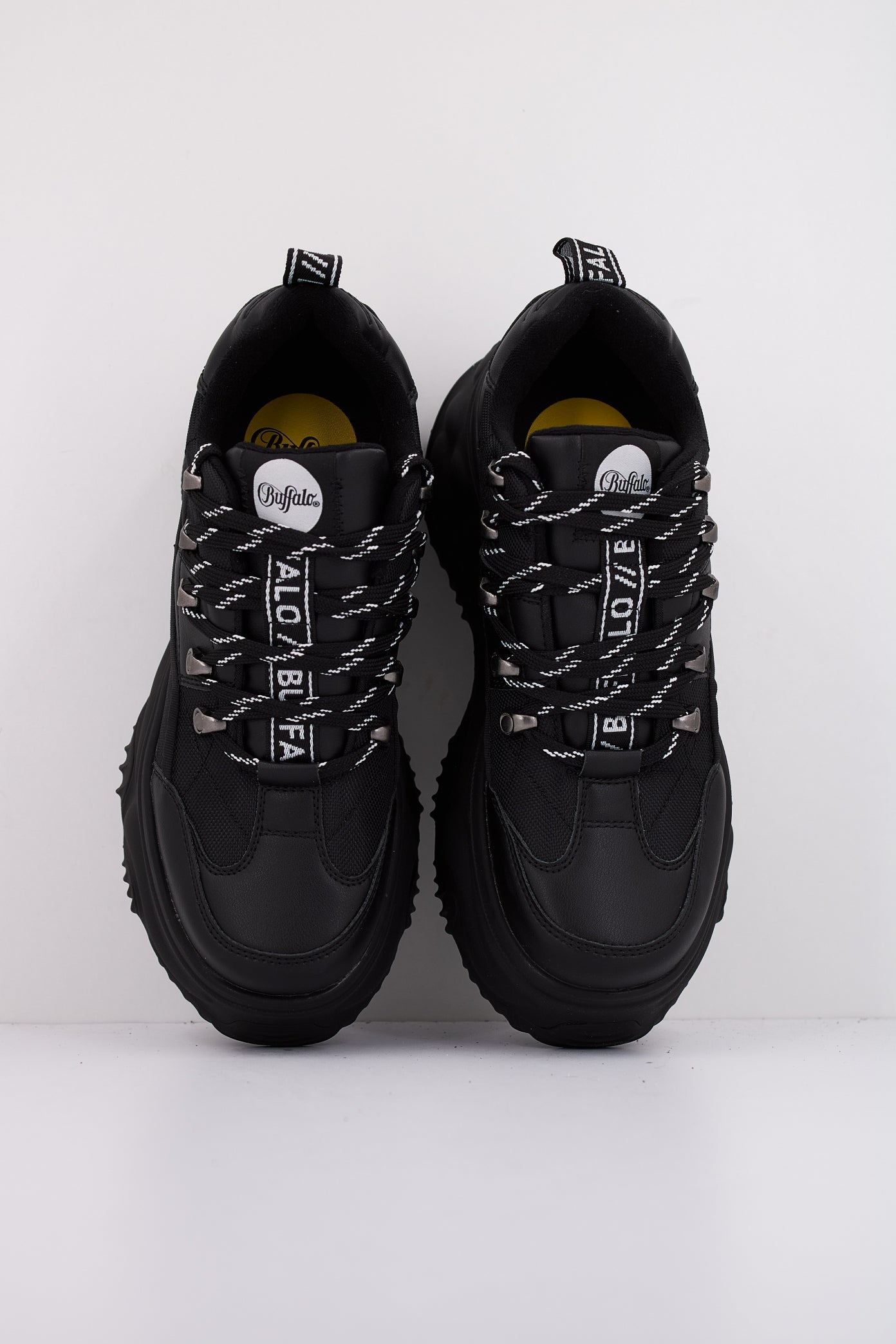 BUFFALO BLADER HIKE LO en color BLACK  (3)