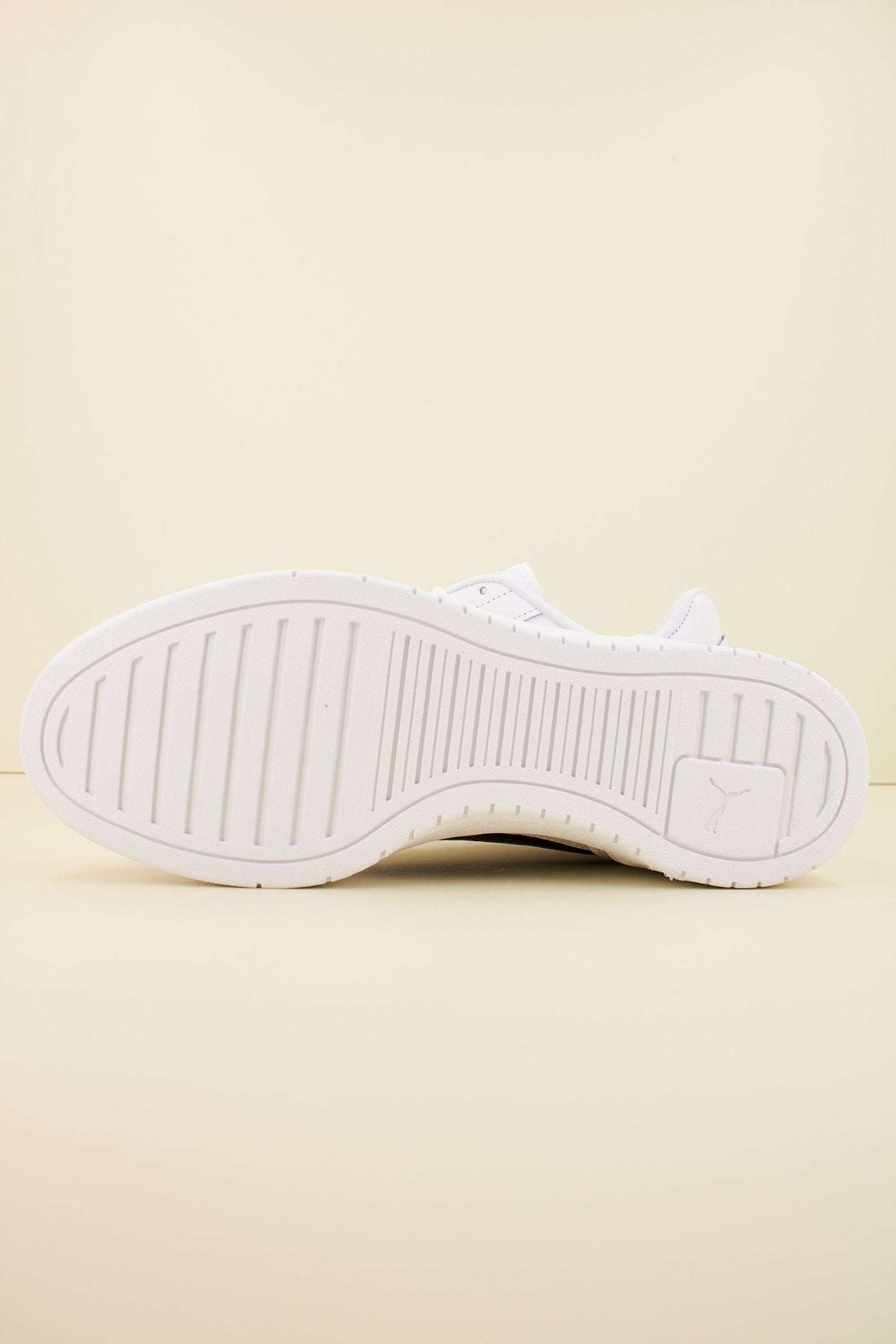 PUMA CA PRO LUX III LTH en color WHTBLCK  (4)