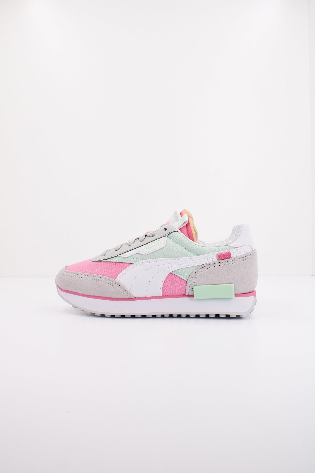 PUMA FUTURE RIDER PLAY ON en color PNKMNT  (1)