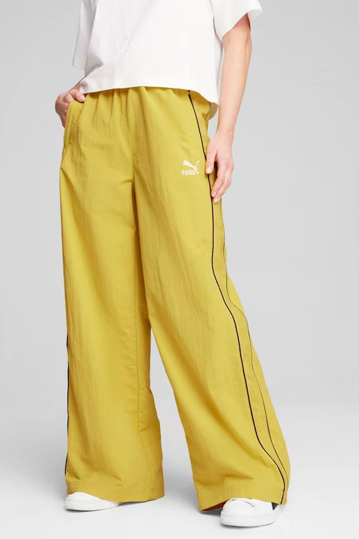 PUMA T TRACK PANTS en color YELLOW  (1)
