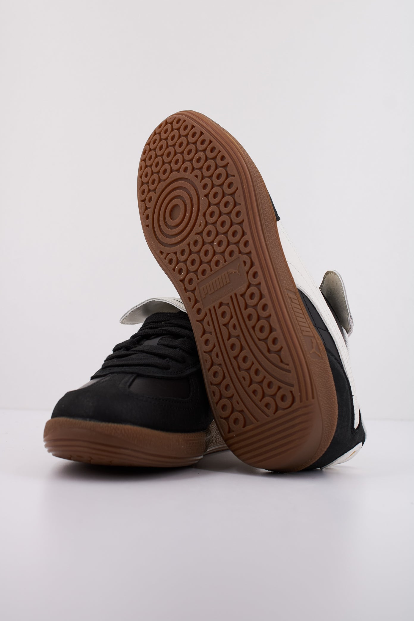 PUMA PALERMO PREMIUM en color BLACK  (5)