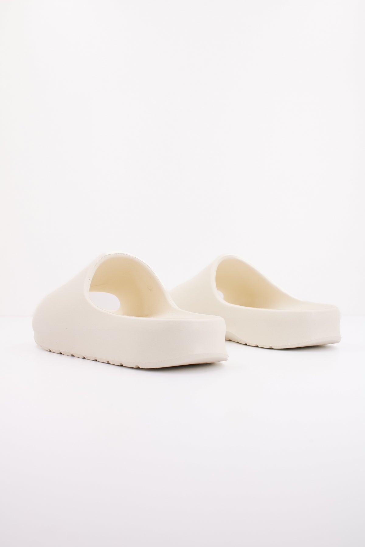 LACOSTE SERVE . SYNTHETIC  en color WHTDKG  (3)