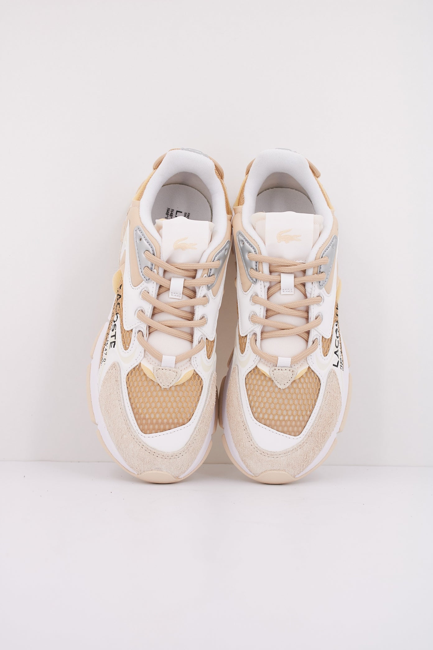 LACOSTE NEO en color TANWHT  (3)
