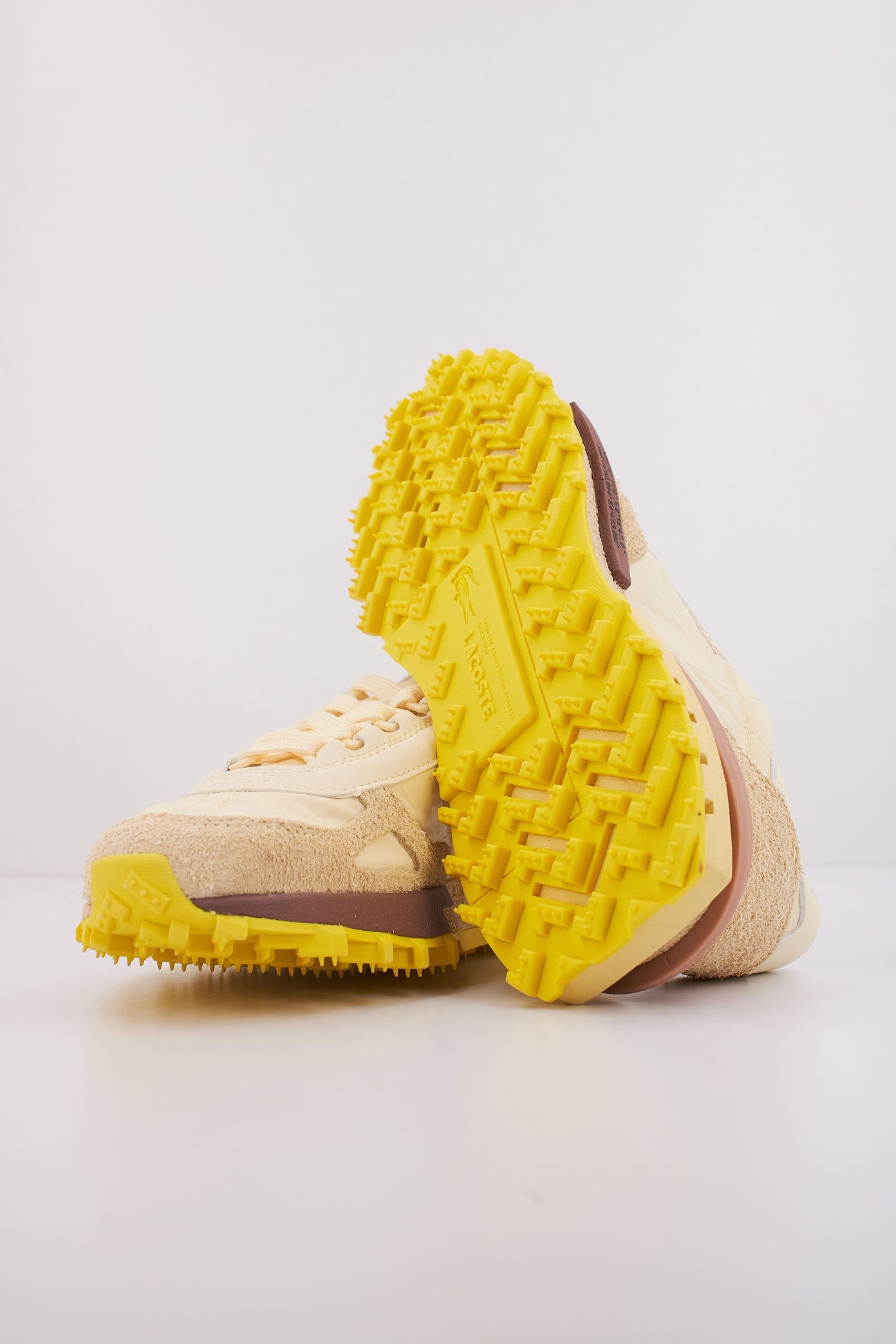 LACOSTE ELITE ACTIVE  en color YLWYLW  (5)
