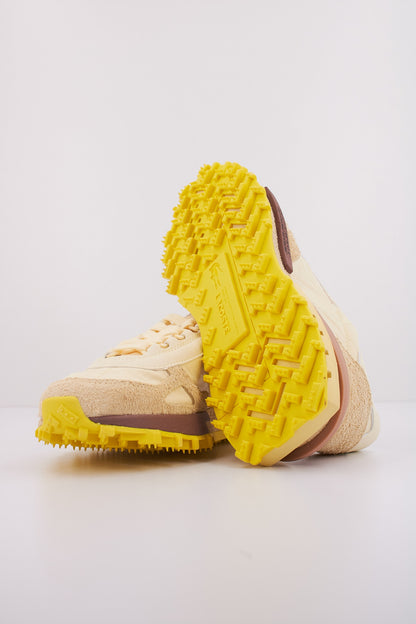 LACOSTE ELITE ACTIVE  en color YLWYLW  (5)