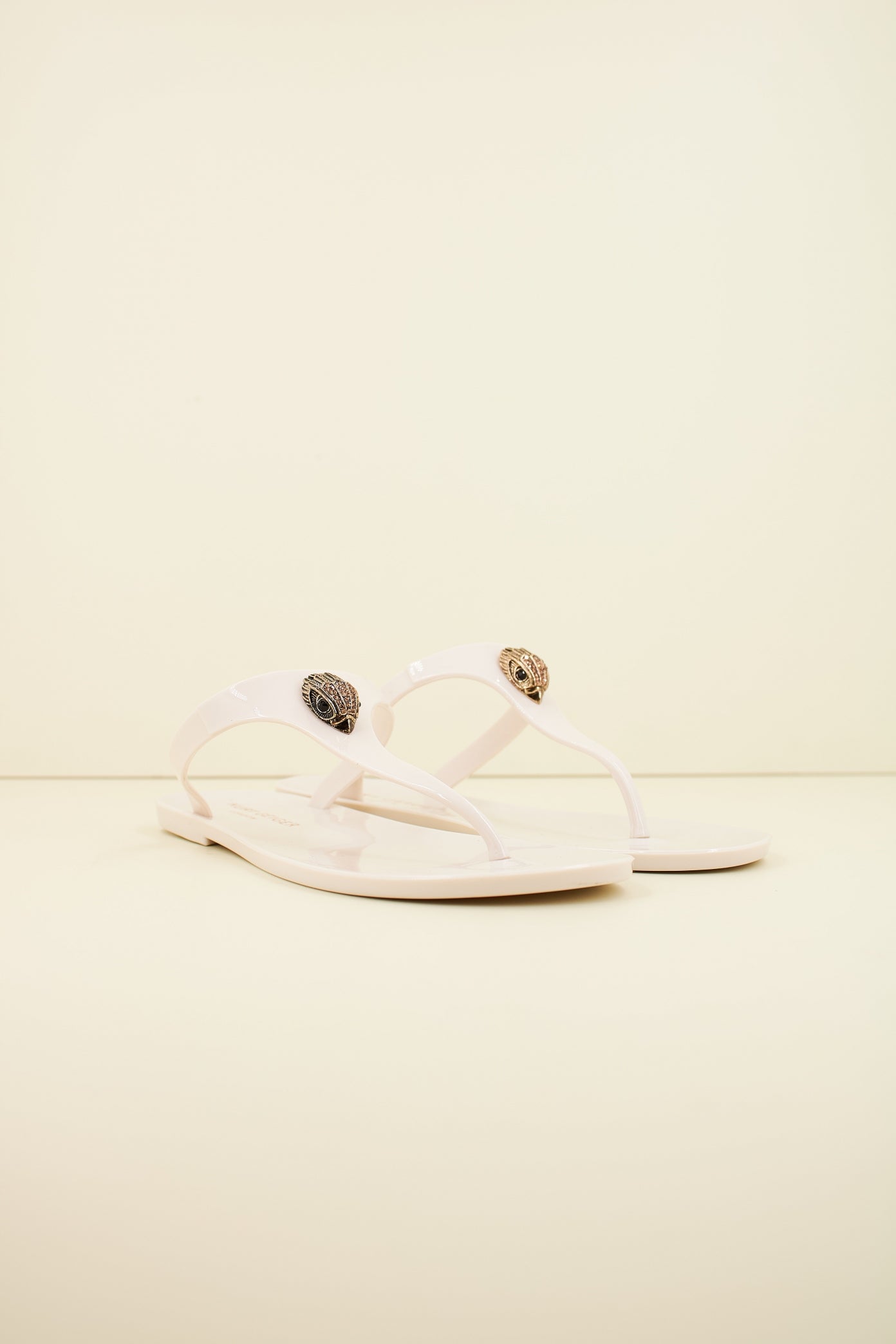 KURT GEIGER LONDON MADDISON T-BAR en color BONE  (2)