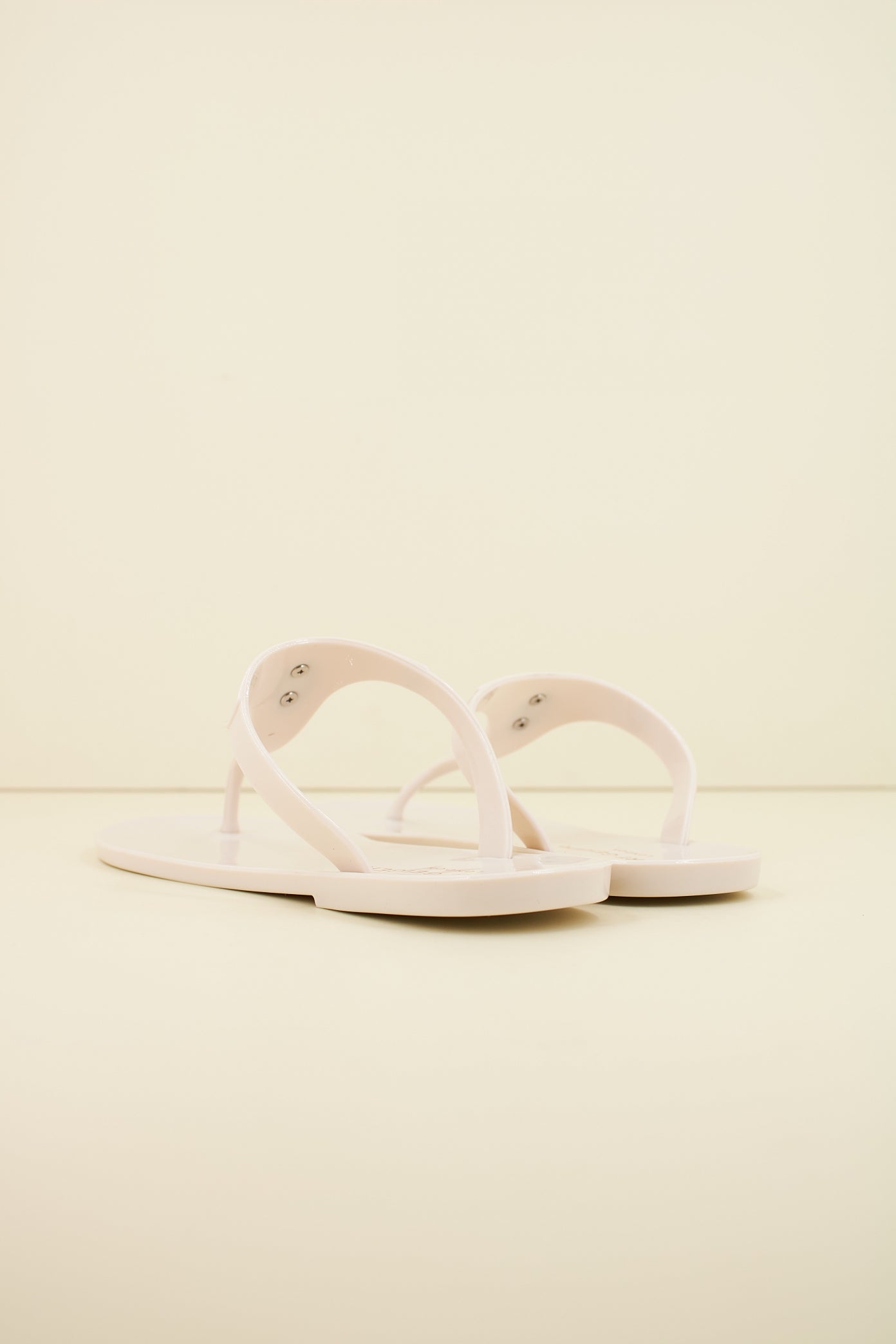 KURT GEIGER LONDON MADDISON T-BAR en color BONE  (3)