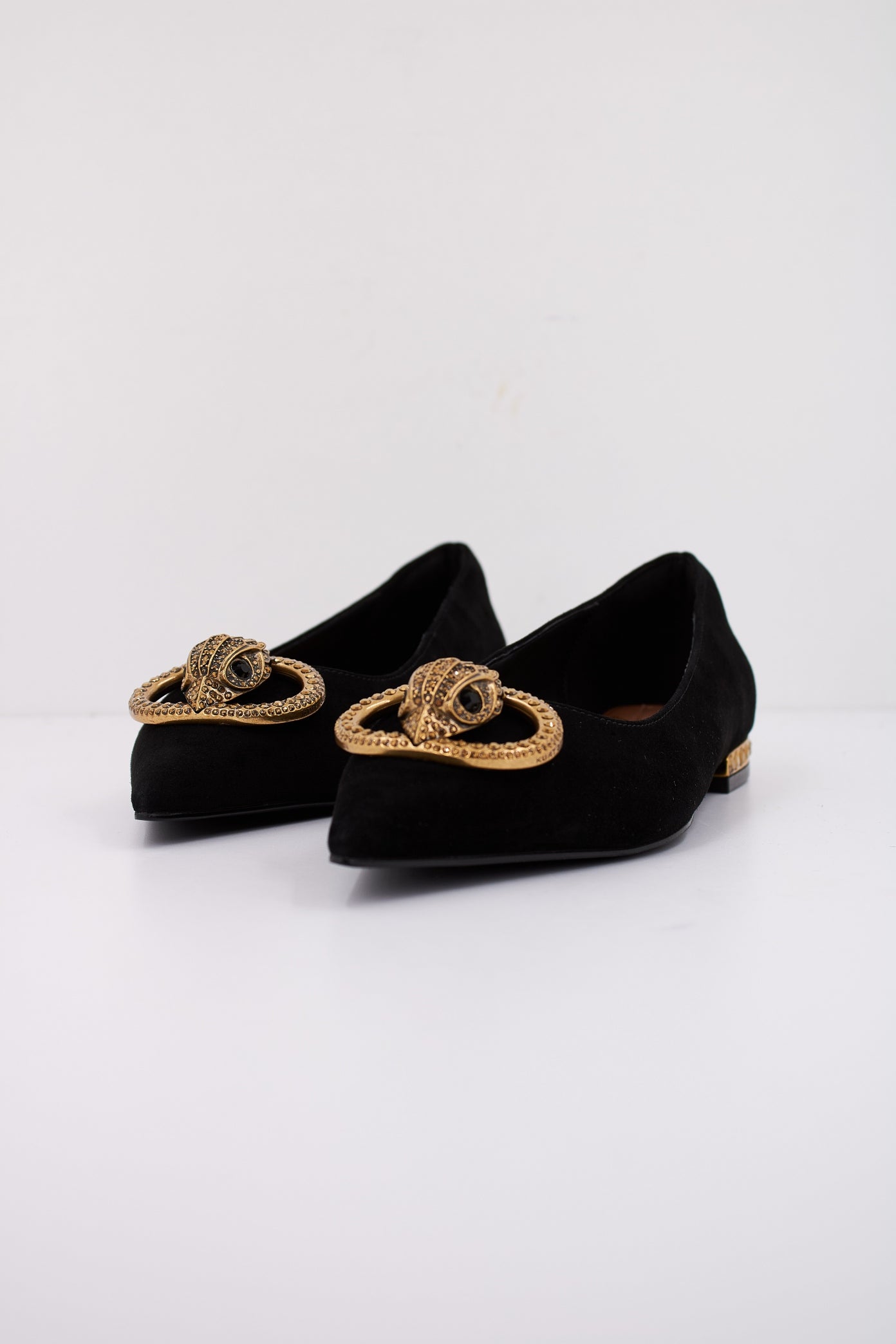 KURT GEIGER LONDON CHELSEA POINT FLAT en color BLACK  (2)