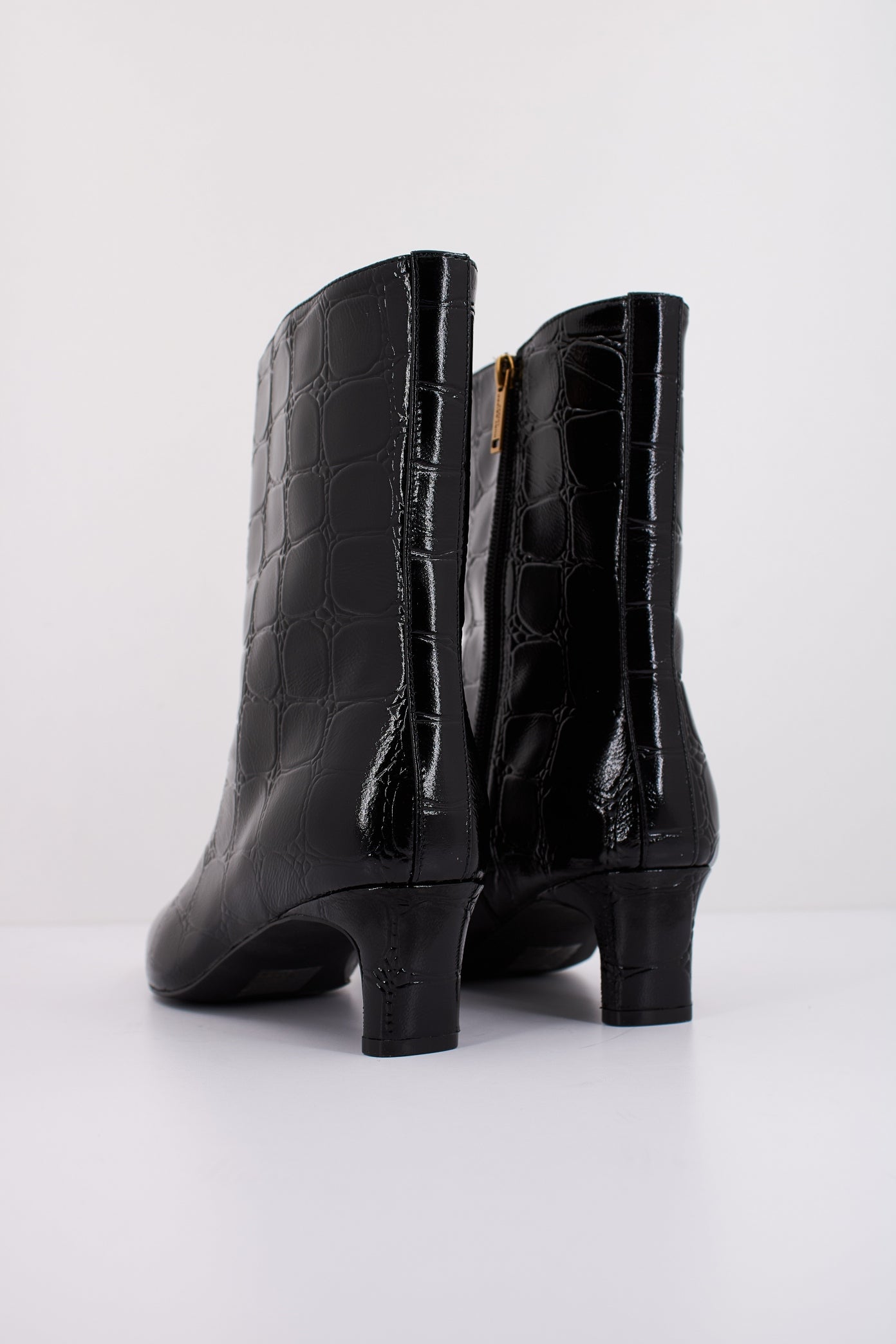 KURT GEIGER LONDON REGENT ANKLE BOOT en color BLKOTHR  (4)