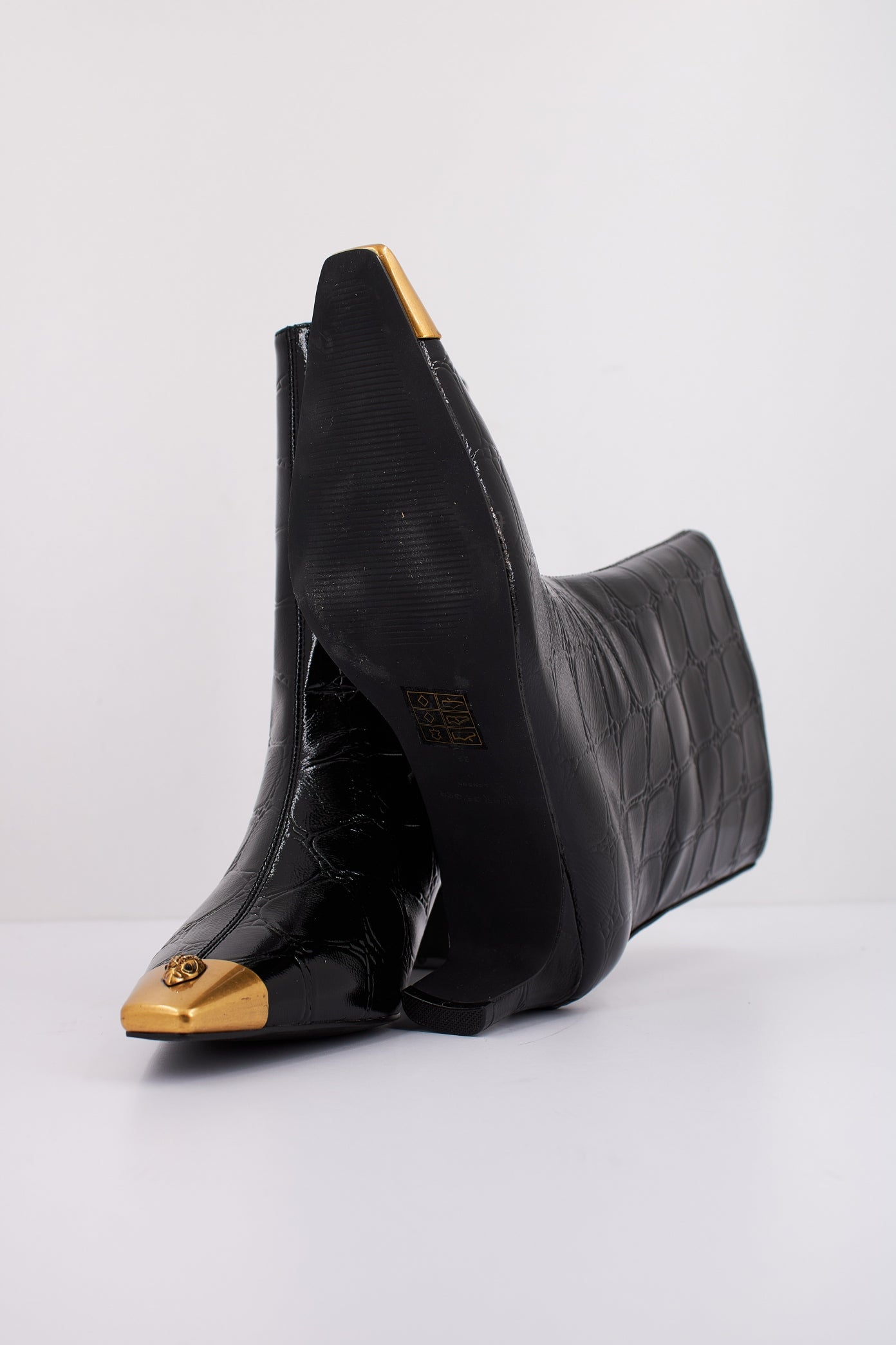 KURT GEIGER LONDON REGENT ANKLE BOOT en color BLKOTHR  (5)