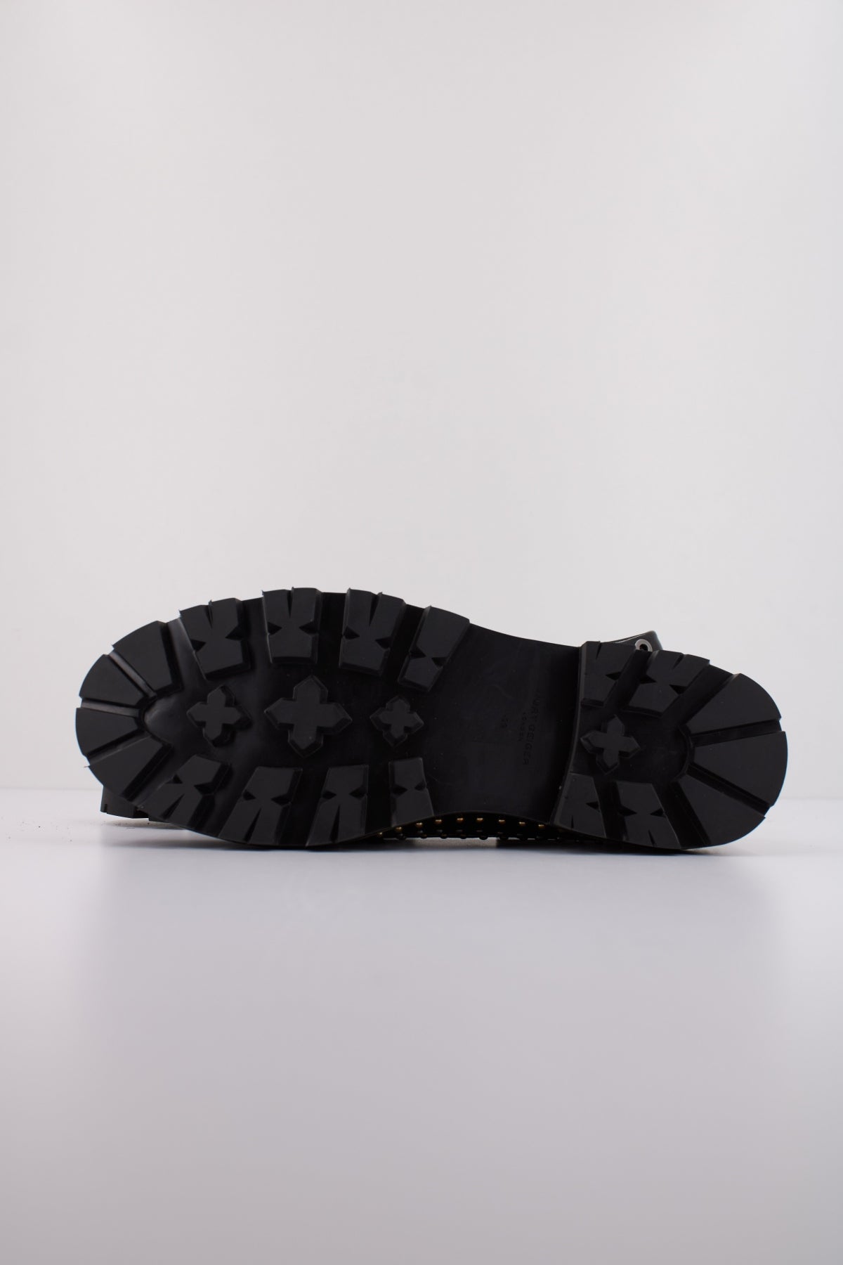 KURT GEIGER LONDON MANSION STUD LOAFER en color CHRCL  (5)