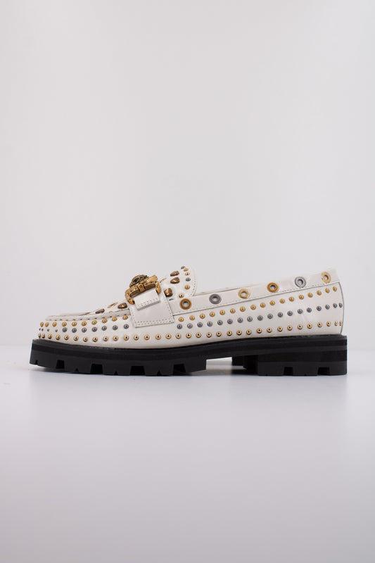 KURT GEIGER LONDON MANSION STUD LOAFER en color OPNWHT  (1)