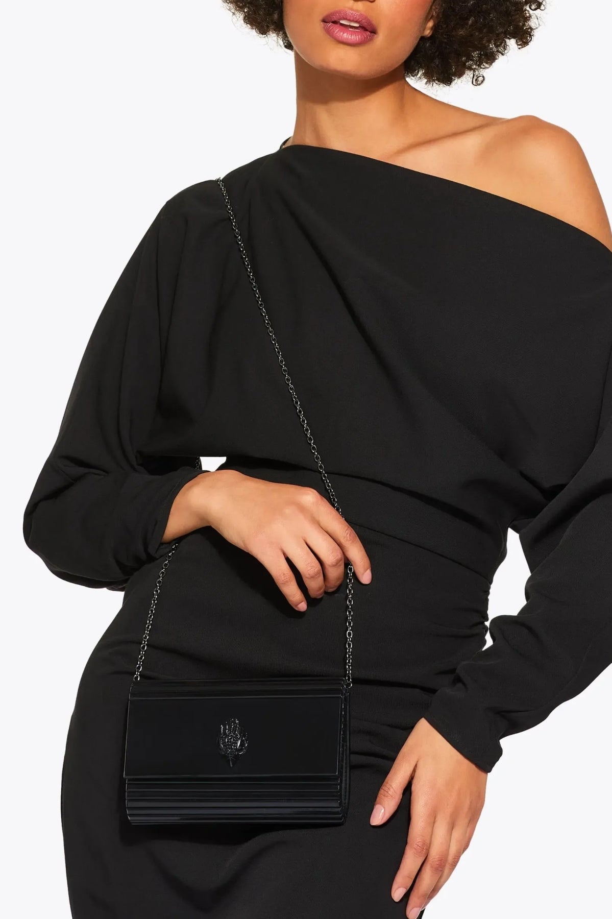 KURT GEIGER LONDON  PARTY EAGLE CLUTCH  en color BLACK  (1)