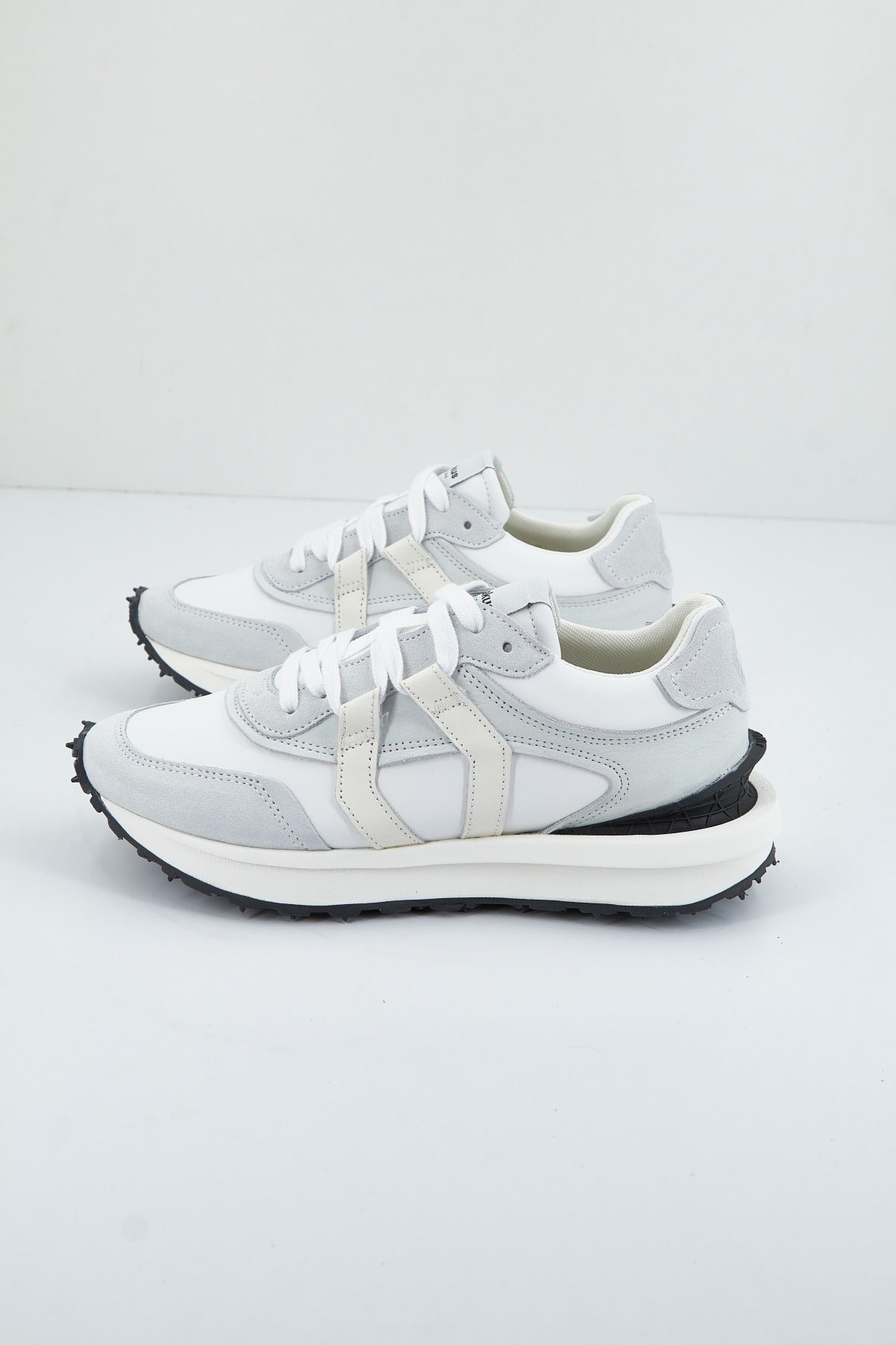 MIKAKUS  WHITE LEATHER en color WHITE  (1)