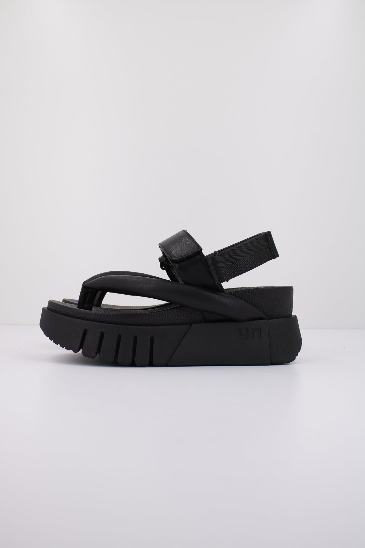 UNITED NUDE DELTA TONG en color BLACK  (1)