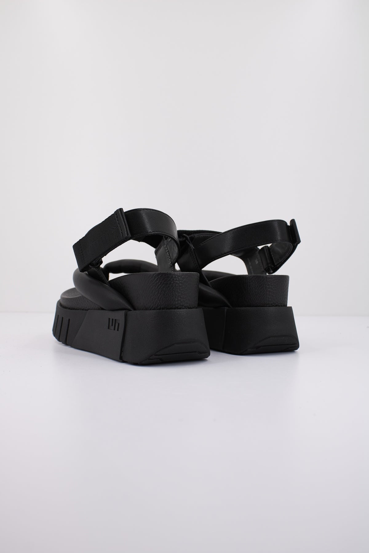 UNITED NUDE DELTA TONG en color BLACK  (3)