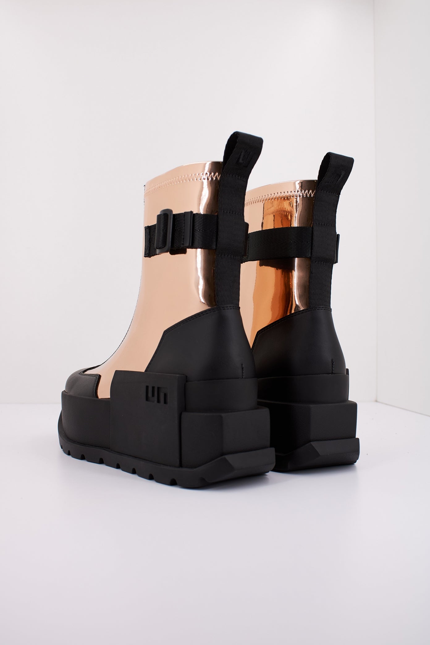 UNITED NUDE  ROKO BOOTIE II en color ROSGLD  (4)