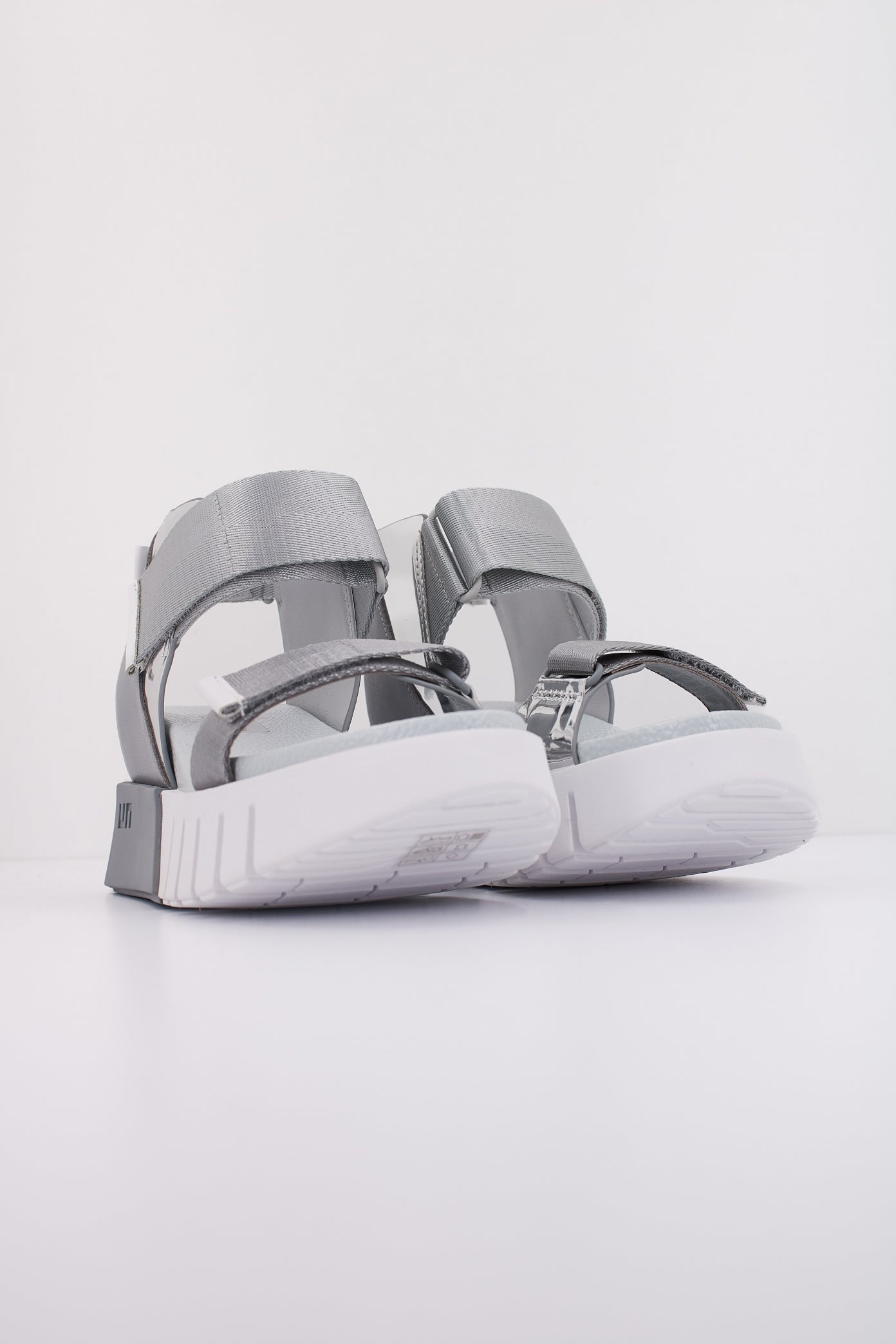 UNITED NUDE DELTA RUN en color IRONY  (2)