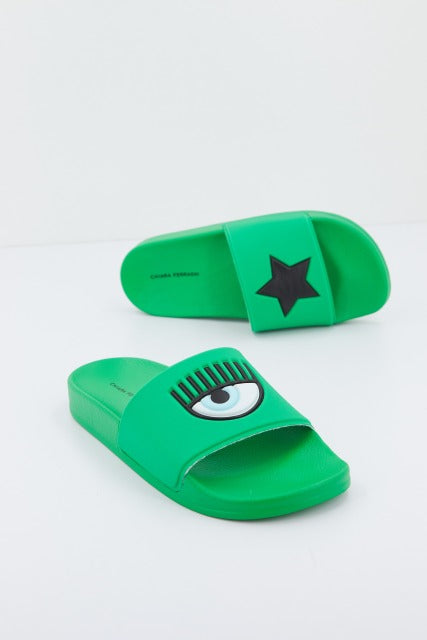 CHIARA FERRAGNI EYE STAR SLIDERS en color   (1)