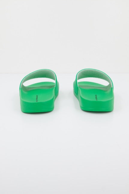 CHIARA FERRAGNI EYE STAR SLIDERS en color   (3)