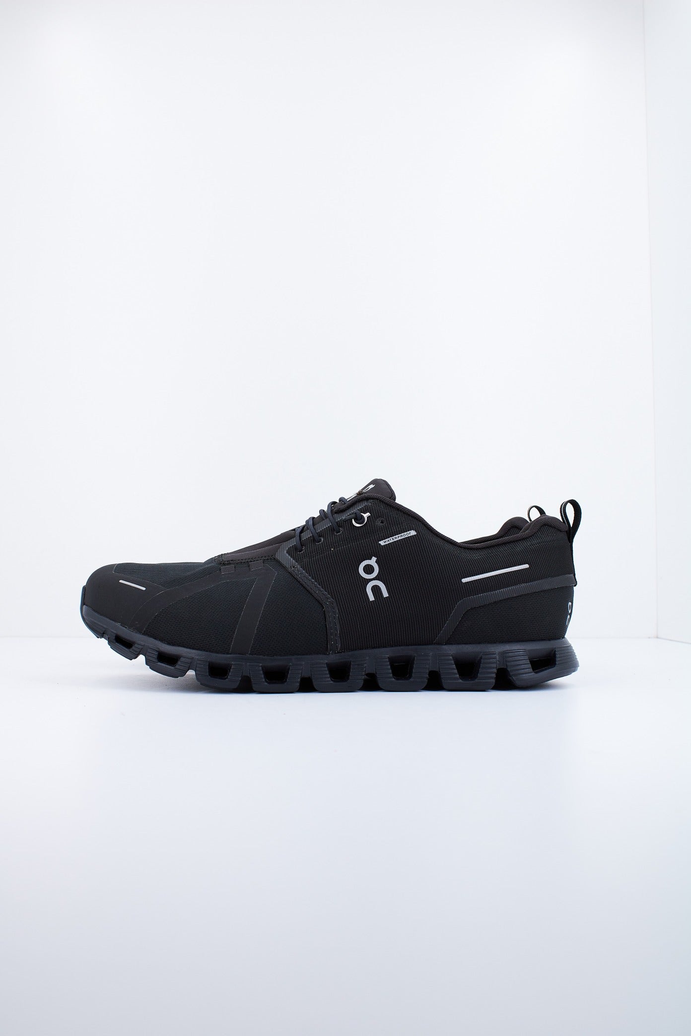 ON RUNNING CLOUD  en color BLACK  (1)