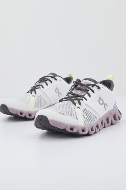 ON RUNNING CLOUD X SHIFT en color WHTHRN  (2)