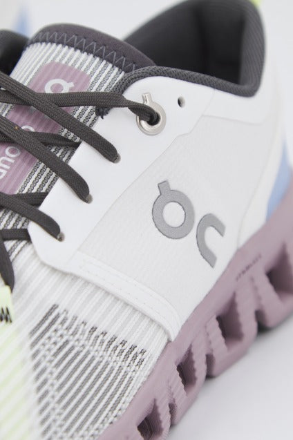 ON RUNNING CLOUD X SHIFT en color WHTHRN  (4)