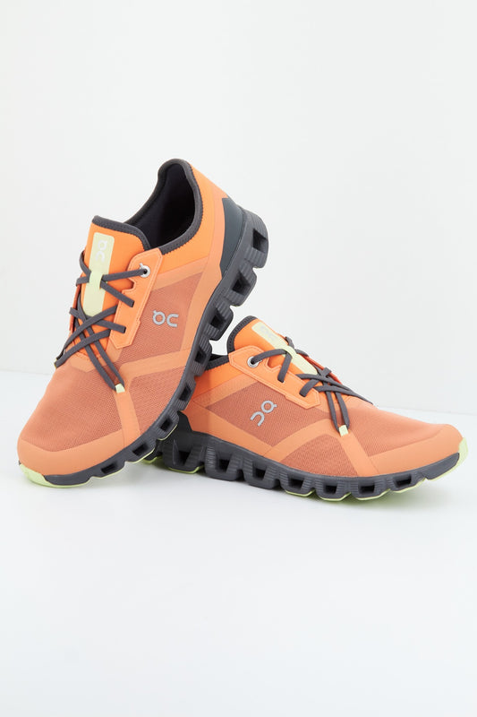 ON RUNNING CLOUD X  AD en color ORANGE  (1)
