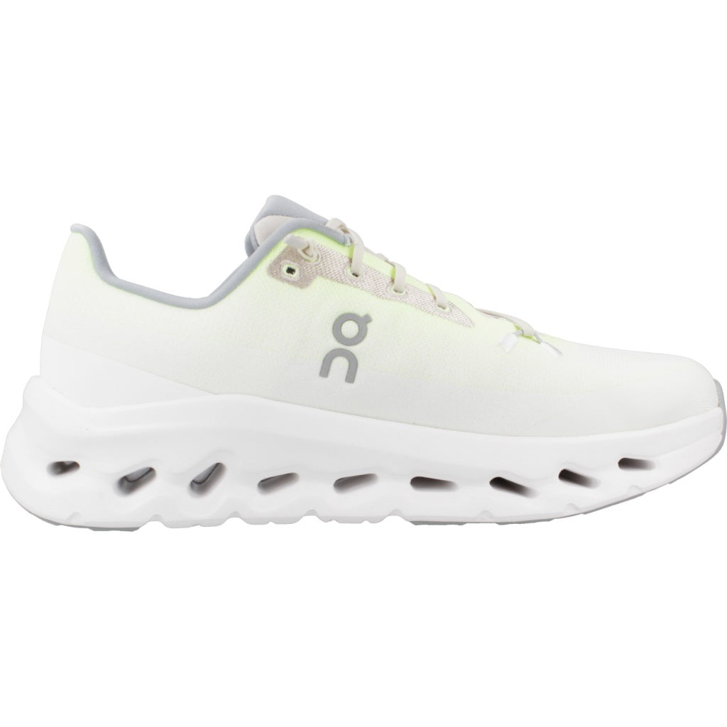 ON RUNNING CLOUDTILT M en color IVORY  (4)