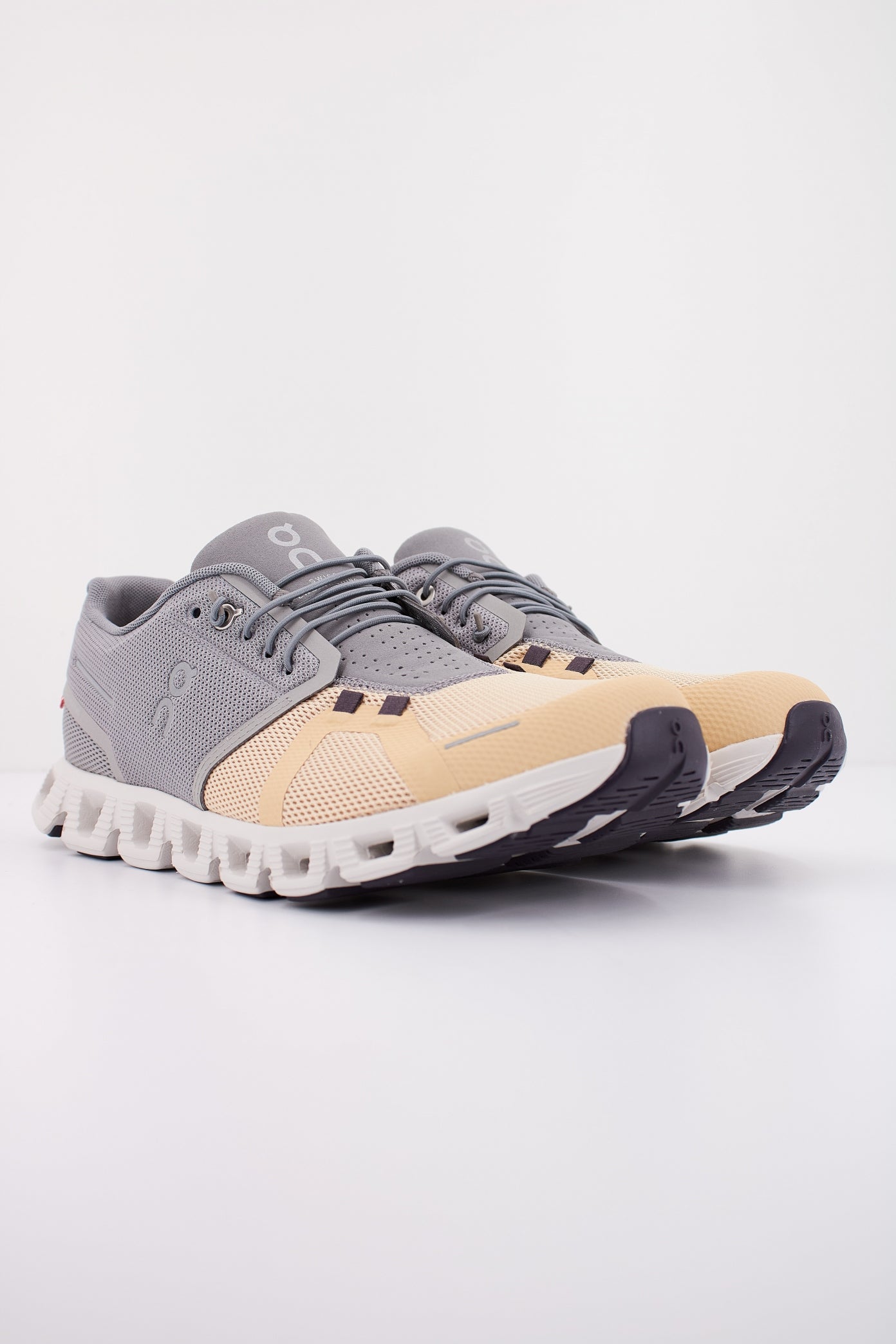 ON RUNNING CLOUD  M FOG en color FGSVNNH  (2)