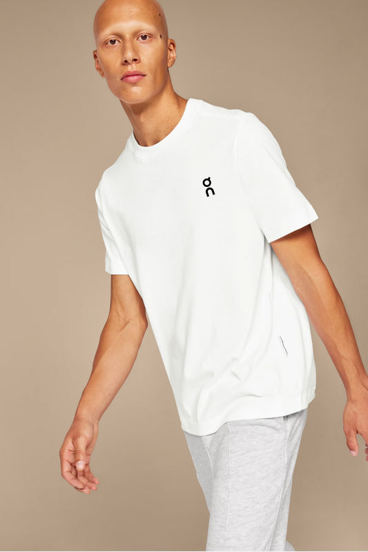 ON RUNNING  CLUB T en color WHITE  (1)