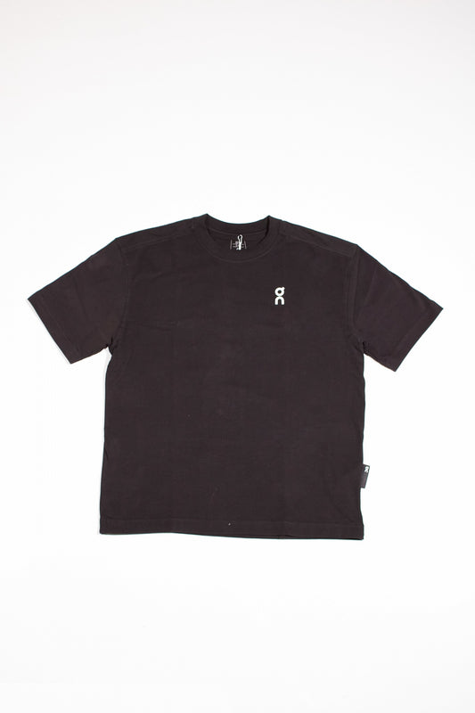 ON RUNNING CLUB T en color BLACK  (1)