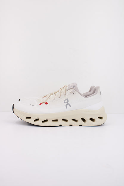 ON RUNNING CLOUDTILT en color CREAM  (1)