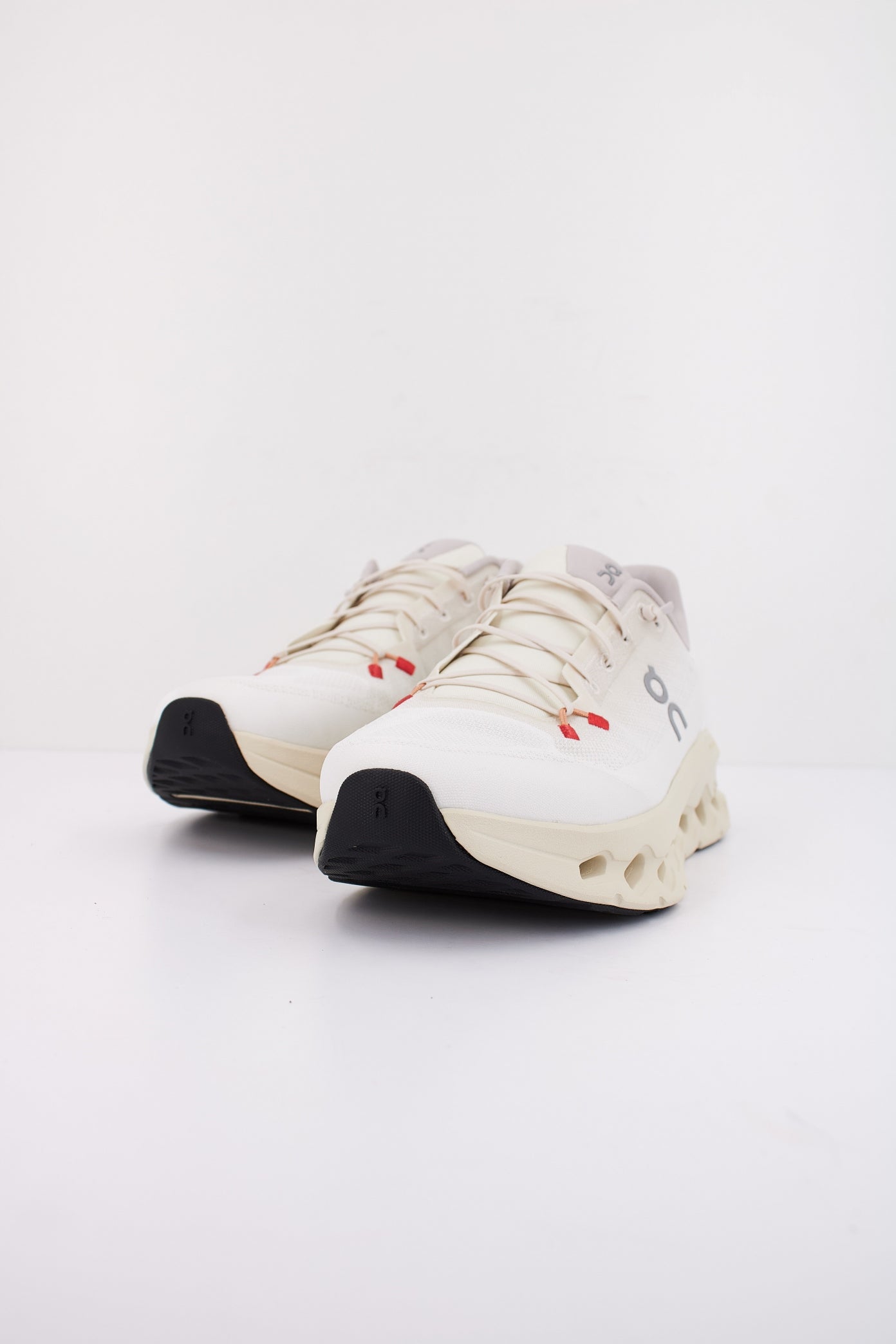ON RUNNING CLOUDTILT en color CREAM  (2)