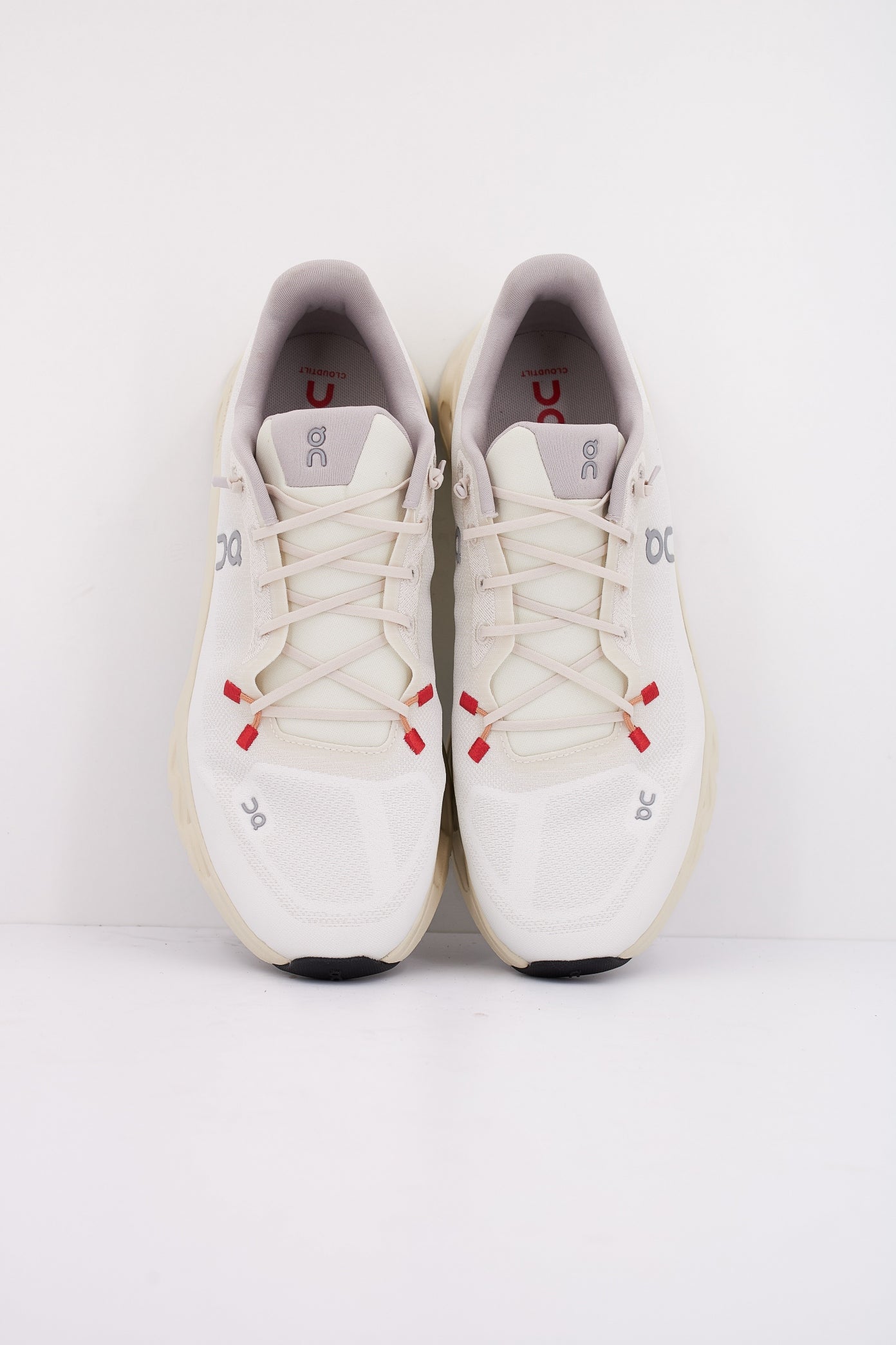 ON RUNNING CLOUDTILT en color CREAM  (3)