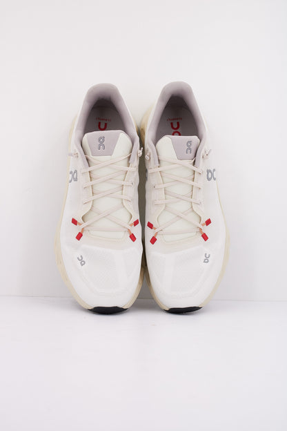 ON RUNNING CLOUDTILT en color CREAM  (3)