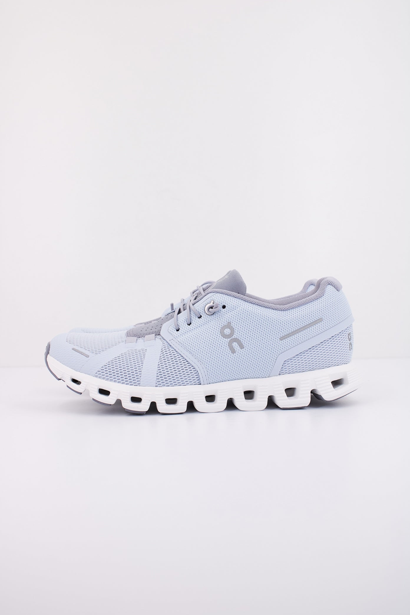 ON RUNNING CLOUD  en color FOSSIL  (1)