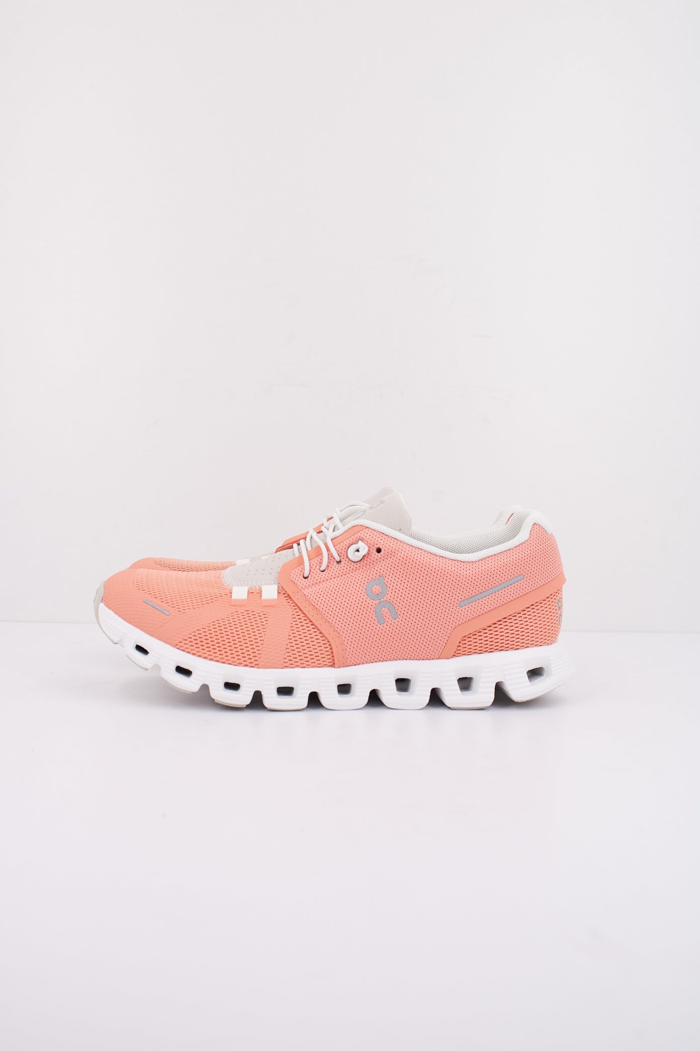 ON RUNNING CLOUD  en color PEARL  (1)