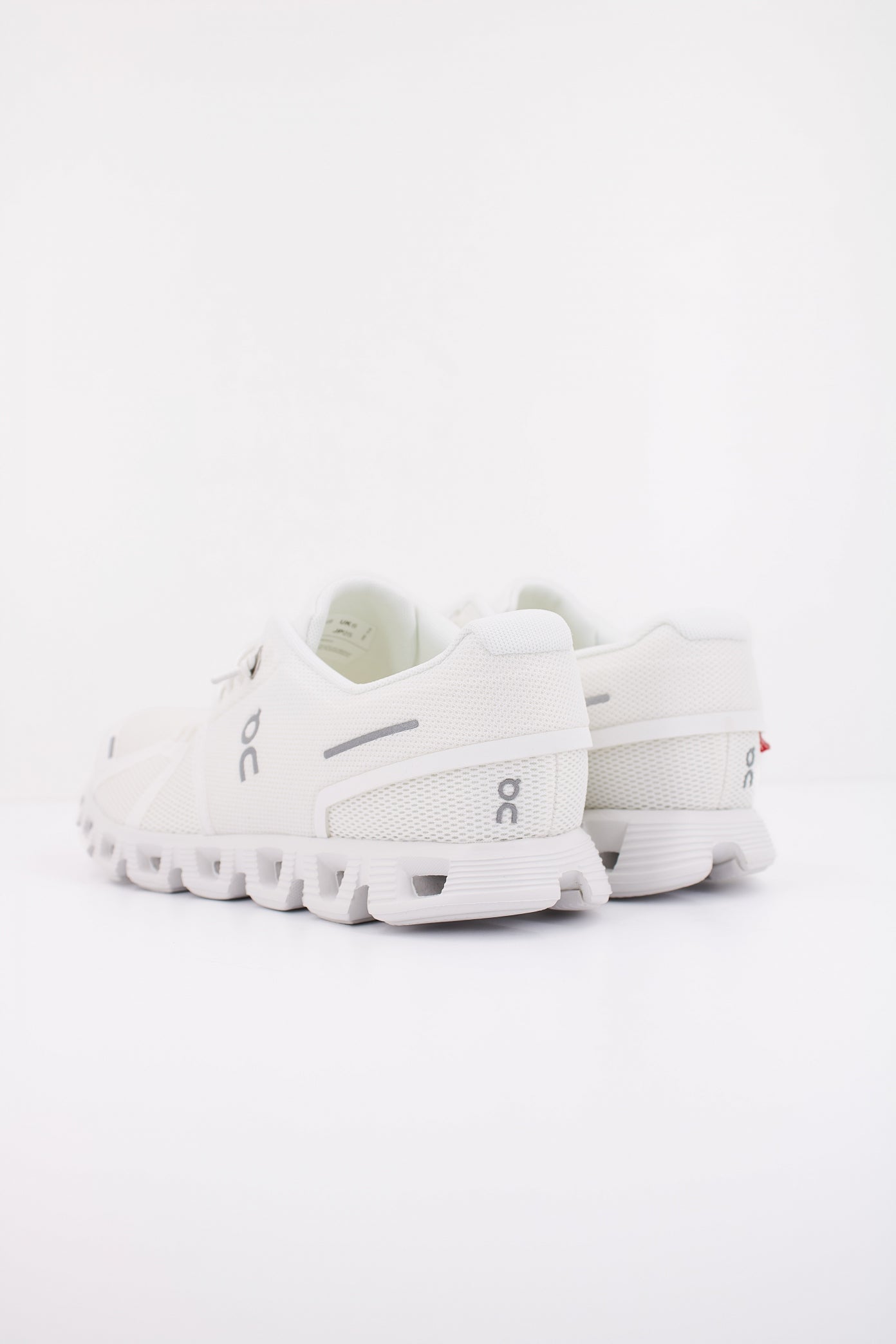 ON RUNNING CLOUD  en color WHITE  (4)